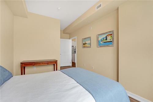 35 Southshore Crescent|Unit #303, Stoney Creek, ON - Indoor Photo Showing Bedroom