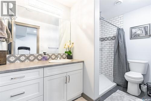 419 Geary Crescent, Saskatoon, SK - Indoor Photo Showing Bathroom