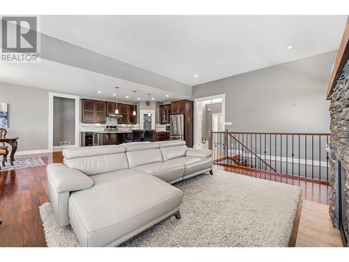 470 Trumpeter Road, Kelowna, BC - Indoor Photo Showing Living Room