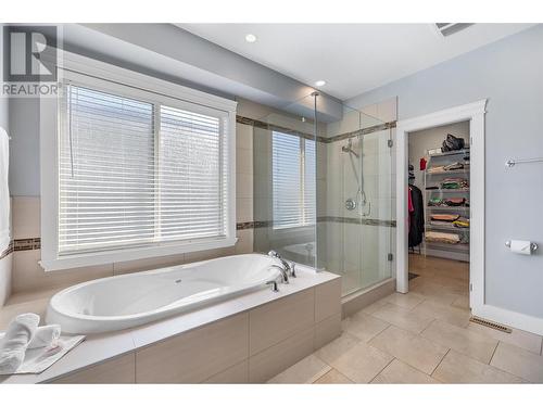 470 Trumpeter Road, Kelowna, BC - Indoor Photo Showing Bathroom