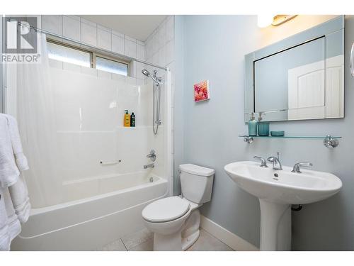 470 Trumpeter Road, Kelowna, BC - Indoor Photo Showing Bathroom