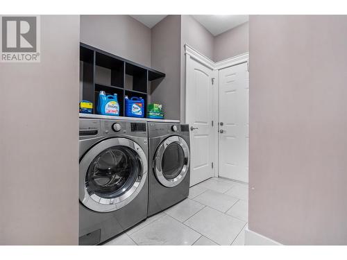 470 Trumpeter Road, Kelowna, BC - Indoor Photo Showing Laundry Room