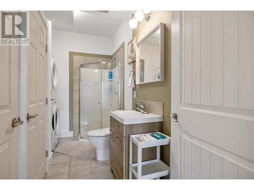 470 Trumpeter Road, Kelowna, BC - Indoor Photo Showing Bathroom