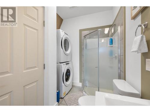 470 Trumpeter Road, Kelowna, BC - Indoor Photo Showing Laundry Room