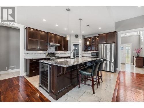 470 Trumpeter Road, Kelowna, BC - Indoor Photo Showing Kitchen With Upgraded Kitchen