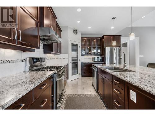 470 Trumpeter Road, Kelowna, BC - Indoor Photo Showing Kitchen With Double Sink With Upgraded Kitchen