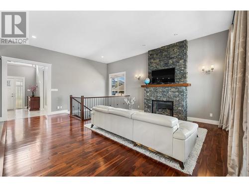 470 Trumpeter Road, Kelowna, BC - Indoor Photo Showing Living Room With Fireplace