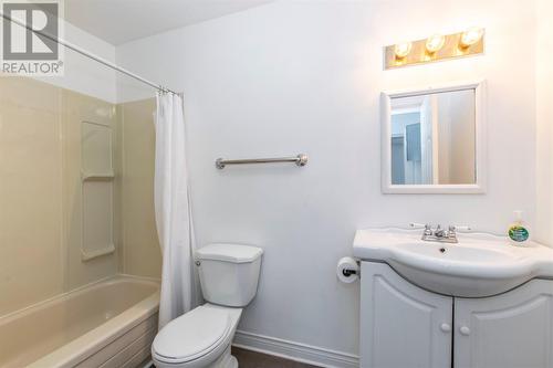 33 King'S Bridge Road, St. John'S, NL - Indoor Photo Showing Bathroom