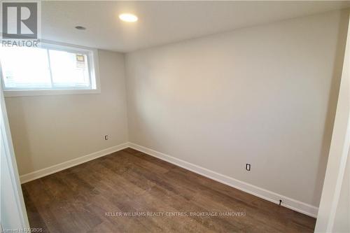 754 18Th Street, Hanover, ON - Indoor Photo Showing Other Room