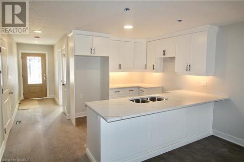 754 18Th Street, Hanover, ON - Indoor Photo Showing Kitchen