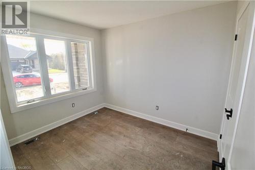 754 18Th Street, Hanover, ON - Indoor Photo Showing Other Room