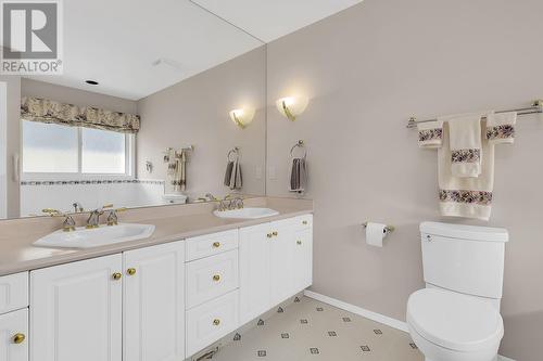 416 Woodpark Court, Kelowna, BC - Indoor Photo Showing Bathroom