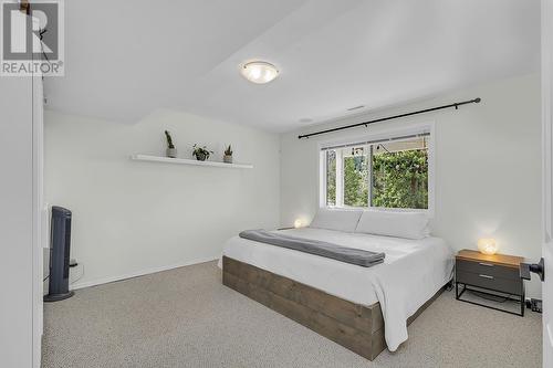 416 Woodpark Court, Kelowna, BC - Indoor Photo Showing Bedroom