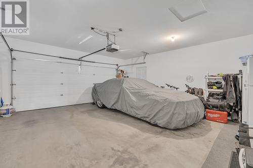 416 Woodpark Court, Kelowna, BC - Indoor Photo Showing Garage