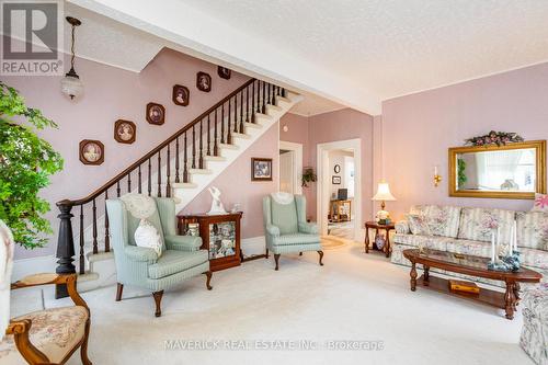 3608 Concession Drive, Southwest Middlesex, ON - Indoor Photo Showing Living Room