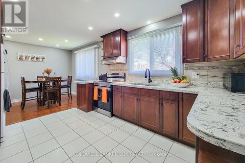 74 Bow Valley Dr, Hamilton, ON - Indoor Photo Showing Kitchen
