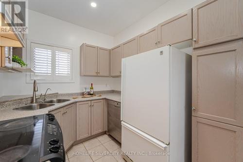 34 Robertson Road, Niagara-On-The-Lake, ON - Indoor Photo Showing Kitchen With Double Sink