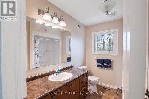 200 Highland Dr, West Grey, ON - Indoor Photo Showing Bathroom