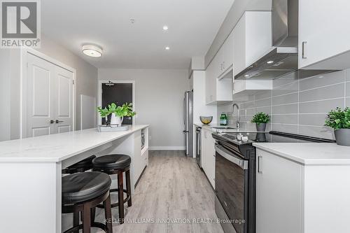 1409 - 15 Glebe Street, Cambridge, ON - Indoor Photo Showing Kitchen With Upgraded Kitchen