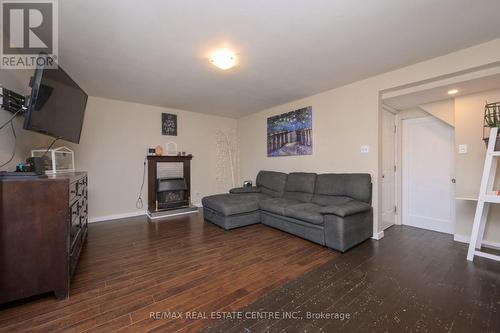 130 Third Avenue, Shelburne, ON - Indoor Photo Showing Living Room