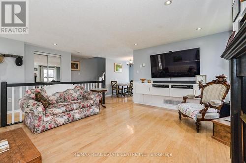 430 Flannery Dr, Centre Wellington, ON - Indoor Photo Showing Living Room