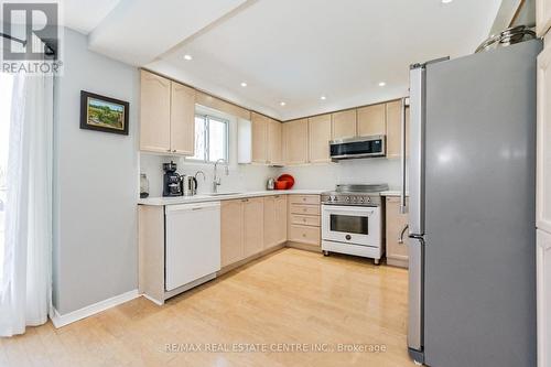 430 Flannery Dr, Centre Wellington, ON - Indoor Photo Showing Kitchen