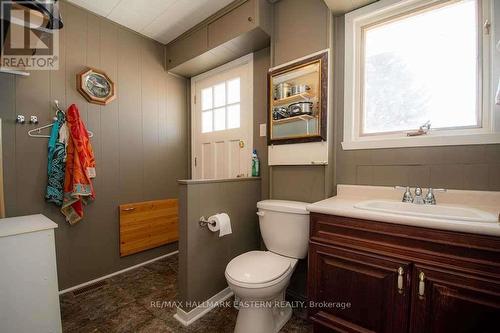 1032 East Communication Rd, Smith-Ennismore-Lakefield, ON - Indoor Photo Showing Bathroom