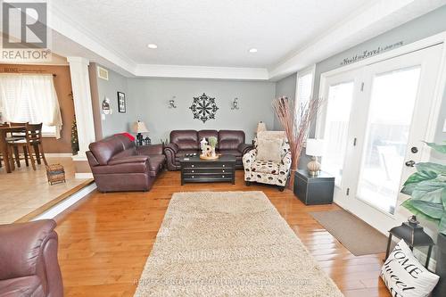 115 Hagerman Crescent, St. Thomas, ON - Indoor Photo Showing Living Room