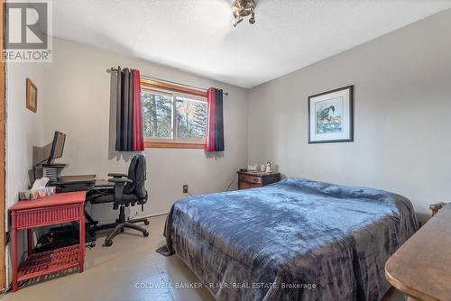 330 St Alban'S Road, Kawartha Lakes, ON - Indoor Photo Showing Bedroom