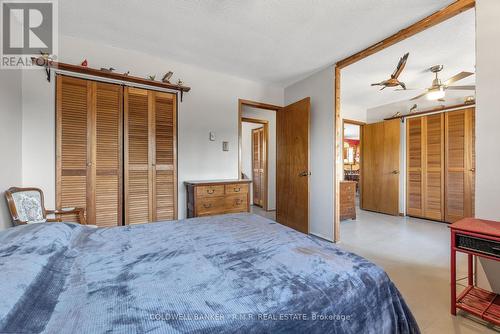 330 St Alban'S Road, Kawartha Lakes, ON - Indoor Photo Showing Bedroom