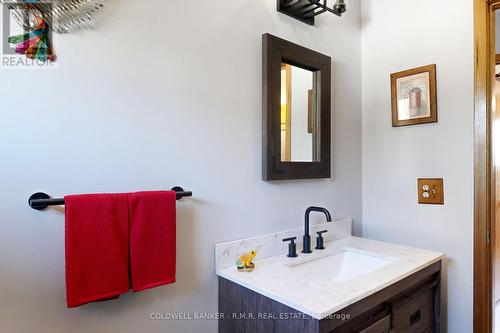 330 St Alban'S Road, Kawartha Lakes, ON - Indoor Photo Showing Bathroom