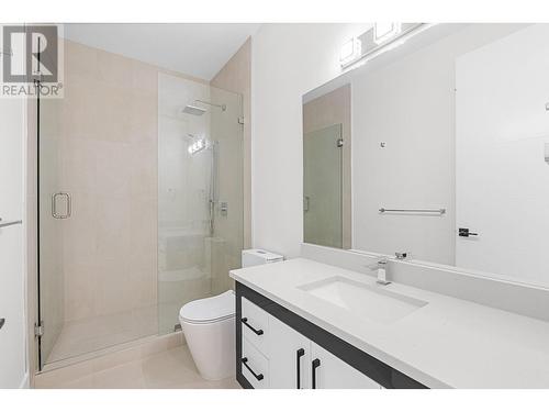 656 Deans Drive, Kelowna, BC - Indoor Photo Showing Bathroom
