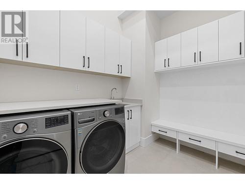 656 Deans Drive, Kelowna, BC - Indoor Photo Showing Laundry Room