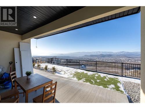 656 Deans Drive, Kelowna, BC - Outdoor With Exterior