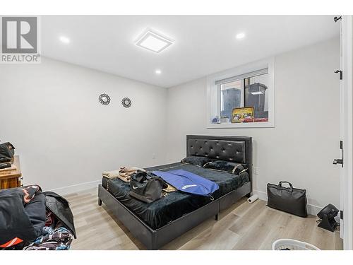 656 Deans Drive, Kelowna, BC - Indoor Photo Showing Bedroom