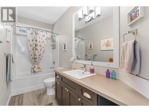 509 Middleton Close, Coldstream, BC - Indoor Photo Showing Bathroom