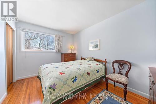 59 Sinclair St, Belleville, ON - Indoor Photo Showing Bedroom