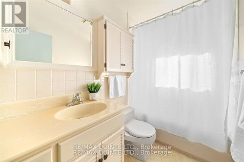 59 Sinclair St, Belleville, ON - Indoor Photo Showing Bathroom