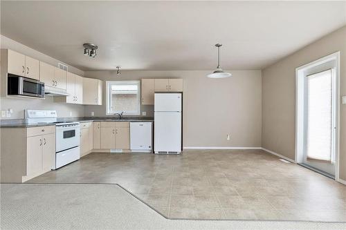 77 Whitby Crescent, Steinbach, MB - Indoor Photo Showing Kitchen