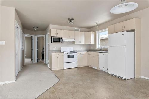 77 Whitby Crescent, Steinbach, MB - Indoor Photo Showing Kitchen