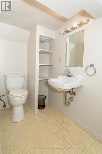 42 Balaclava St, St. Thomas, ON - Indoor Photo Showing Bathroom