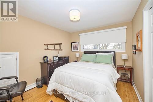 6695 Randy Dr, Niagara Falls, ON - Indoor Photo Showing Bedroom