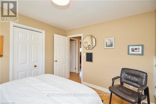 6695 Randy Dr, Niagara Falls, ON - Indoor Photo Showing Bedroom