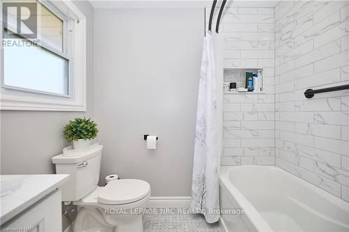 6695 Randy Dr, Niagara Falls, ON - Indoor Photo Showing Bathroom