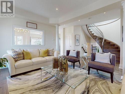 46 Catano Crt, Richmond Hill, ON - Indoor Photo Showing Living Room