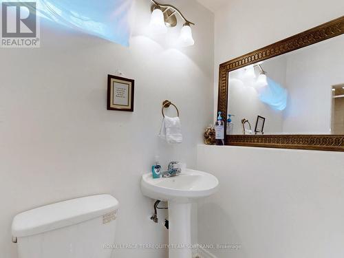 46 Catano Crt, Richmond Hill, ON - Indoor Photo Showing Bathroom