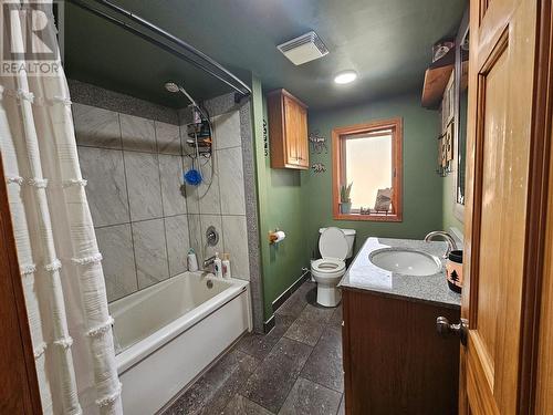 5961 Hillview Sub, Chetwynd, BC - Indoor Photo Showing Bathroom