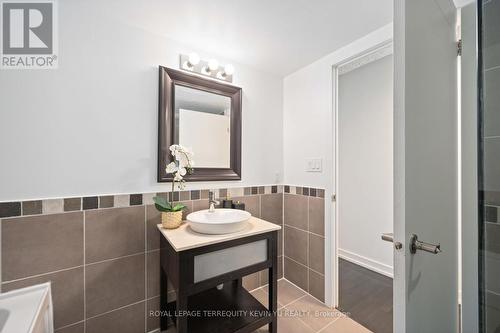 #A3 -1100 Lansdowne Ave, Toronto, ON - Indoor Photo Showing Bathroom