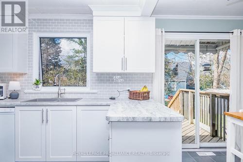 32 Fairway Avenue, Belleville, ON - Indoor Photo Showing Kitchen