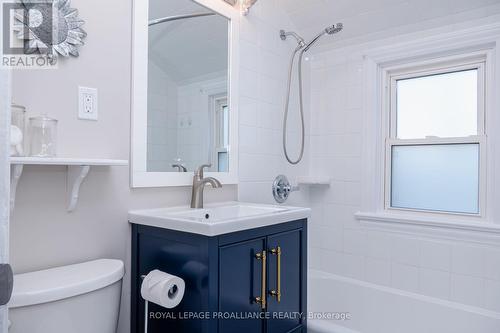 32 Fairway Avenue, Belleville, ON - Indoor Photo Showing Bathroom